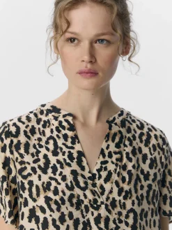 Object Blusen*OBJKARINA S/S RE V-NECK TOP NOOS sandshell3