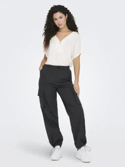 Only Hosen*ONLCASHI CARGO PANT WVN NOOS raven
