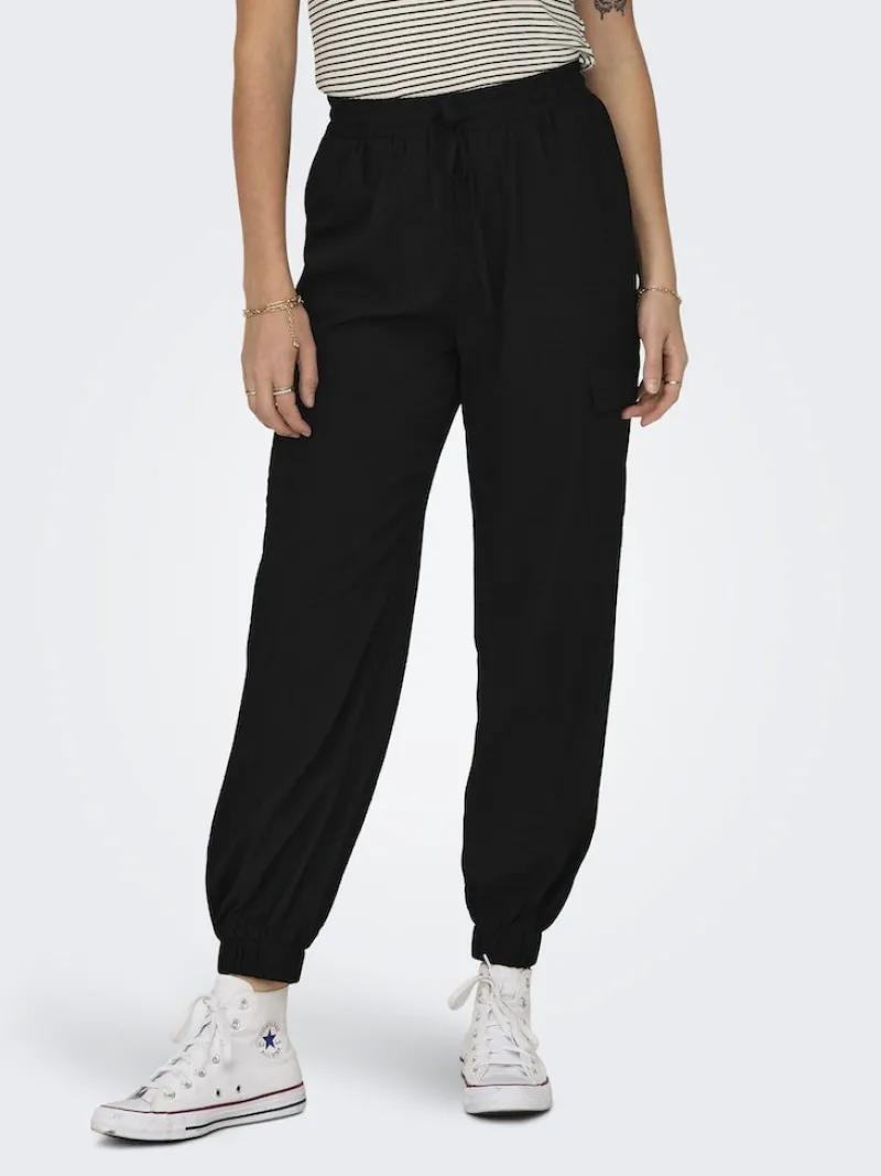 Only Hosen*ONLKATINKA CARGO PANT WVN NOOS Black