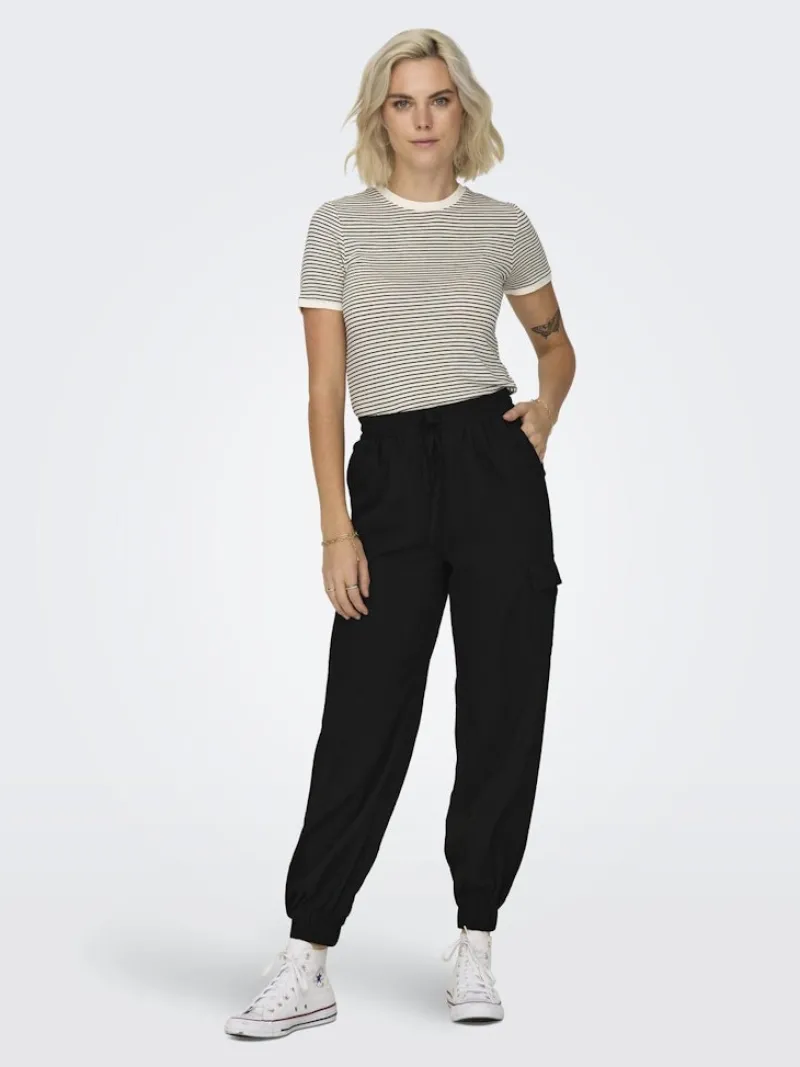 Only Hosen*ONLKATINKA CARGO PANT WVN NOOS Black