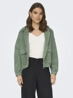 Only Jacken*ONLKENZIE L/S CORD JACKET PNT NOOS grün1