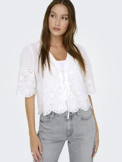 Only Blusen*ONLMIFFY S/S EMB TIE TOP NOOS WVN Cloud Dancer