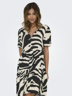 Only Kleider*ONLNOVA LIFE VIS S/S THEA DRESS WVN black1