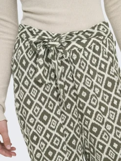 Only Hosen*ONLPAKJA LIFE AOP BELT PANTS WVN NOOS Balsam Green