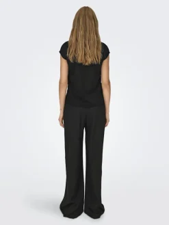 Only Shirts*ONLSILVERY S/S V NECK LUREX TOP JRS NOOS black1