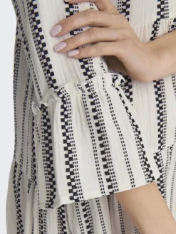 Only Kleider*ONLTHYRA PEPLON DRESS AOP WVN Cloud Dancer