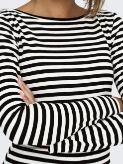 Only Shirts*ONLTRISTA L/S BOATNECK TOP BOX JRS black3