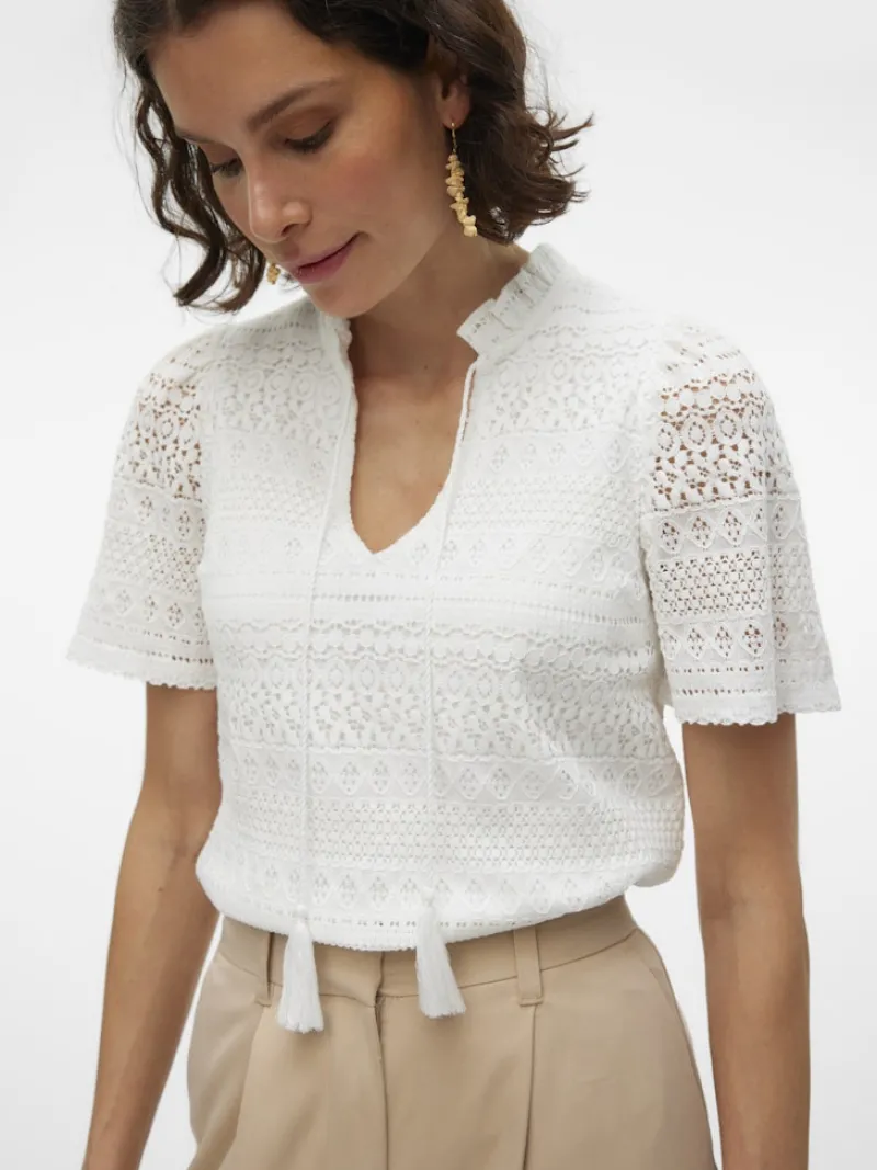Vero Moda Blusen*VMHONEY LACE S/S TASSEL TOP WVN GA Snow White
