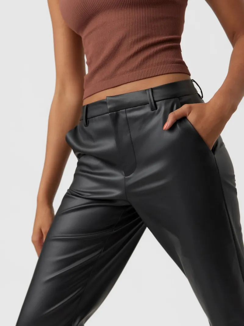 Vero Moda Hosen*VMOLYMPIA ZAMIRA MW STRAIGHT PL PANT Black